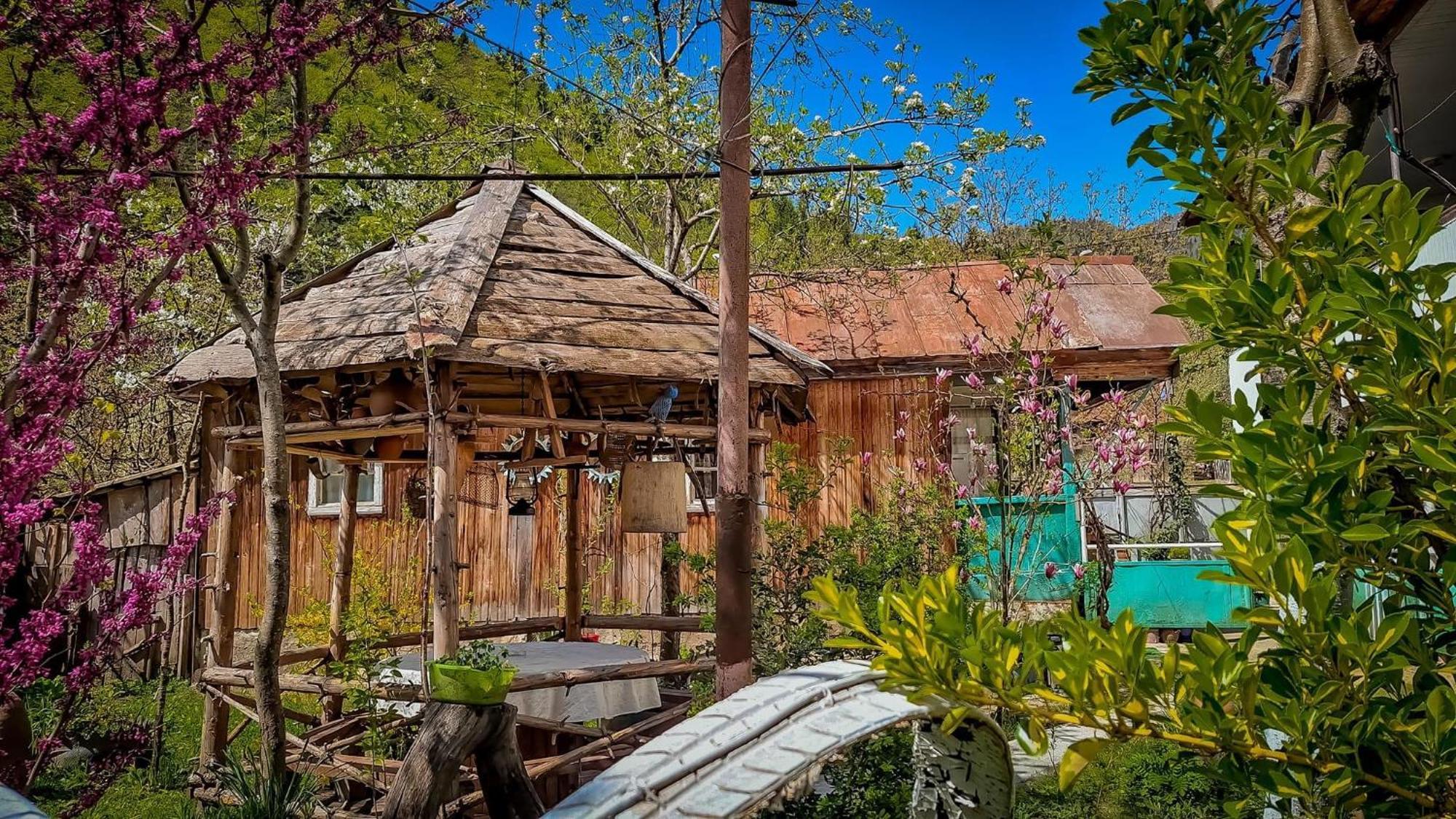 Guest House "Svaneti" Lentekhi Exterior foto
